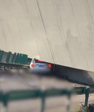 ​湖北高速桥侧翻 4车直坠酿3死4伤