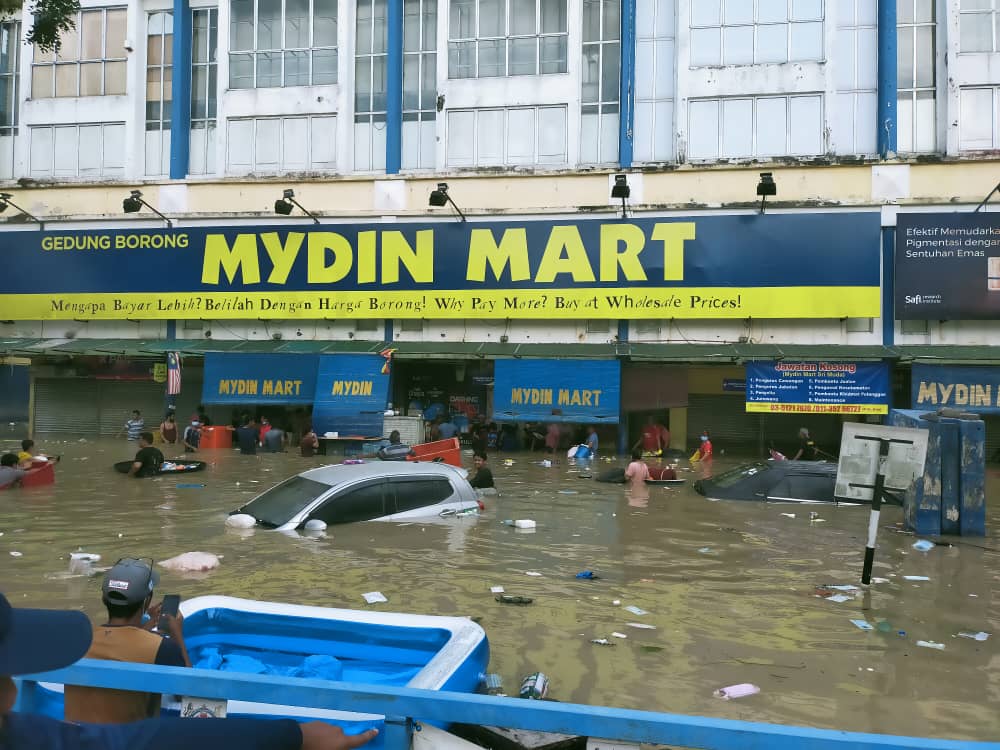 一场水灾  Mydin：蒙受30万损失 不包括被抢劫