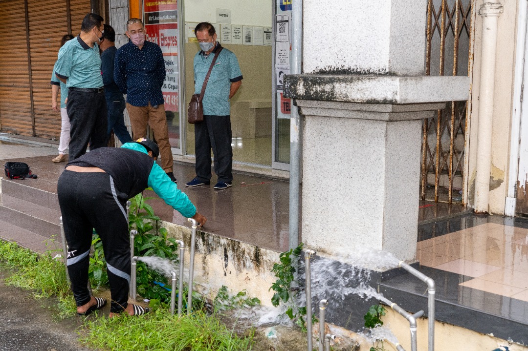 东：哥打峇鲁市议员林光生披露，单单昨天一天，哥本苏丹路就有17个水表被偷。