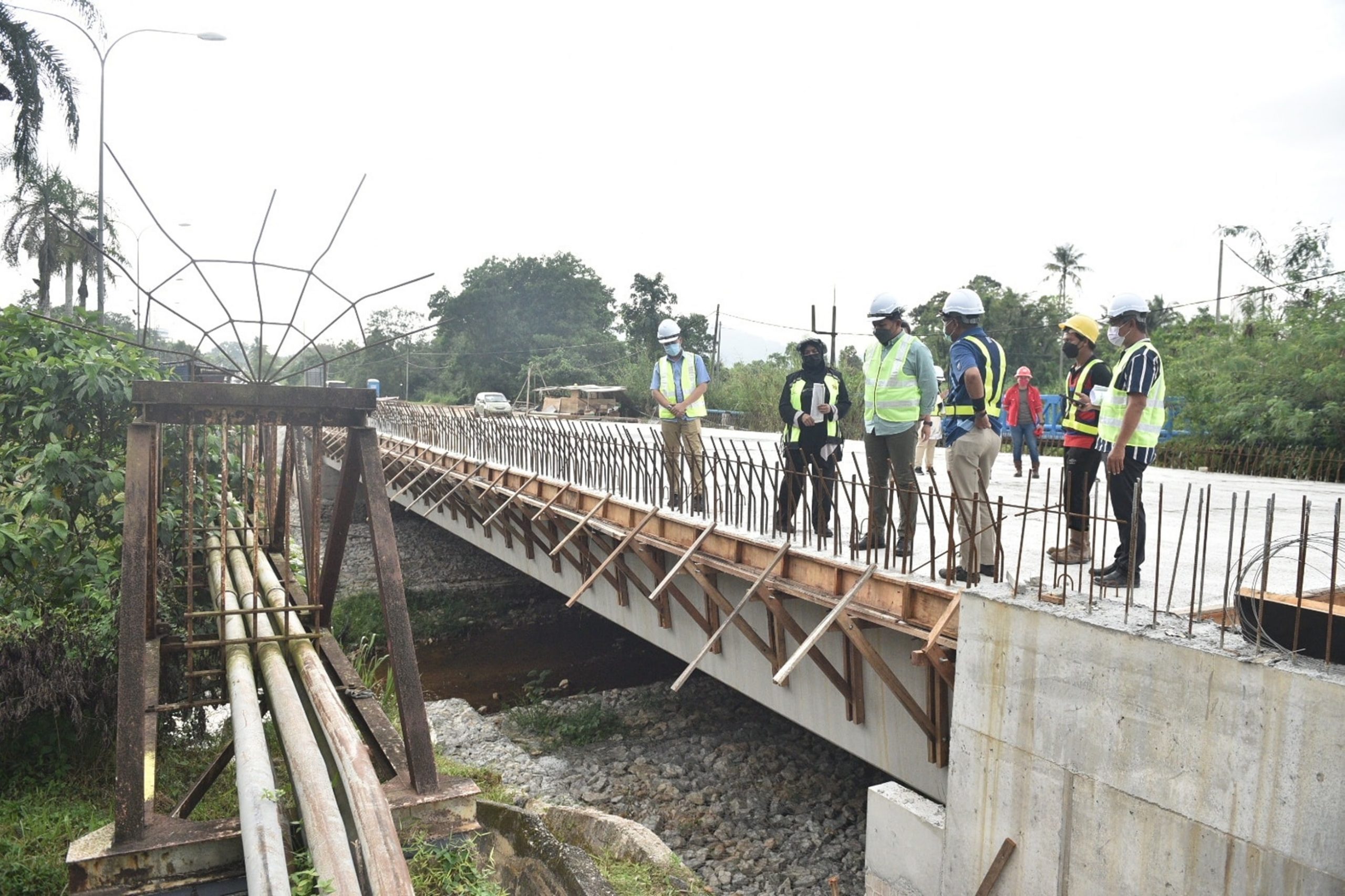 东：甘孟路双溪勿刹桥料明年4月竣工。