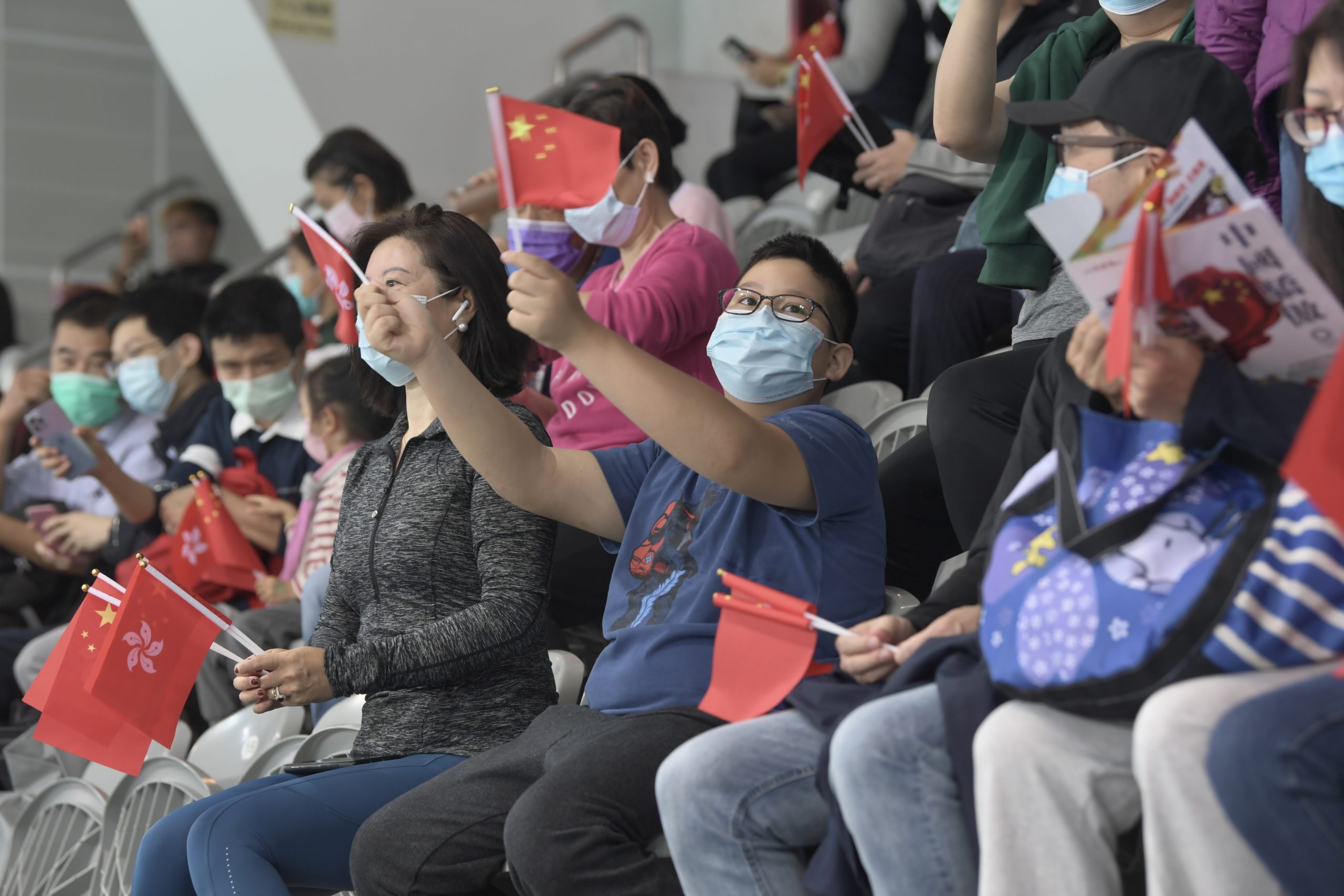 中国奥运代表团与港市民见面 示范多项运动