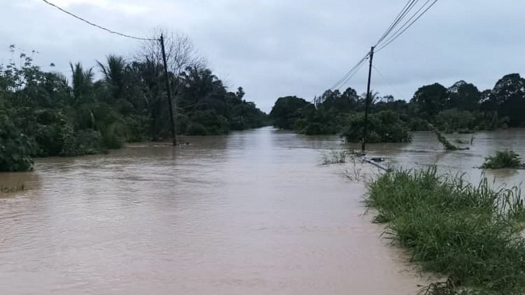 大雨致河涨 新邦榴梿通往马口道路中断