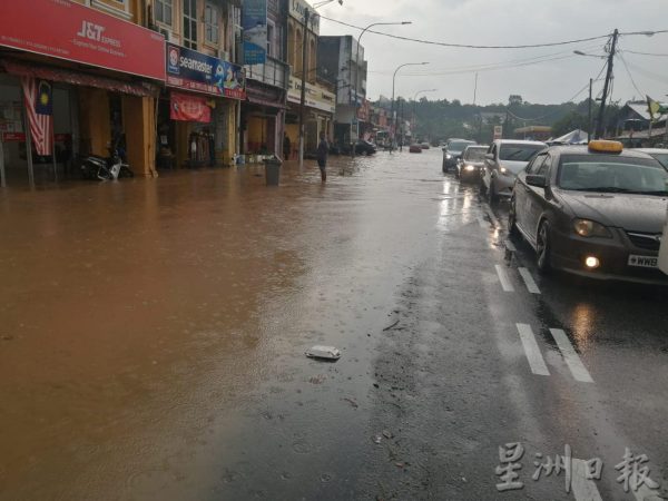 供FB／汝来旧街又淹水，今年已经第4次