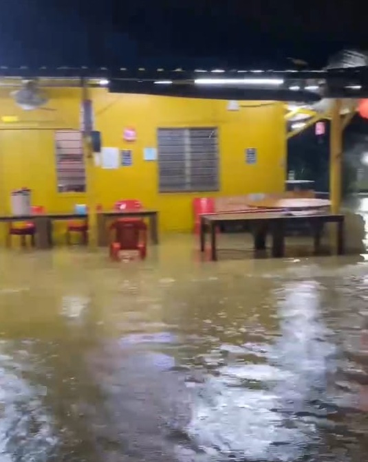 大都会2头：降雨量骤增万津地区闪电水灾情况严重