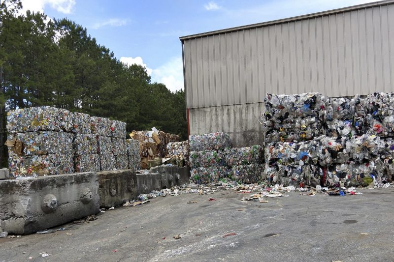 拚盘)报告指出：美国是世界上最大塑料污染国