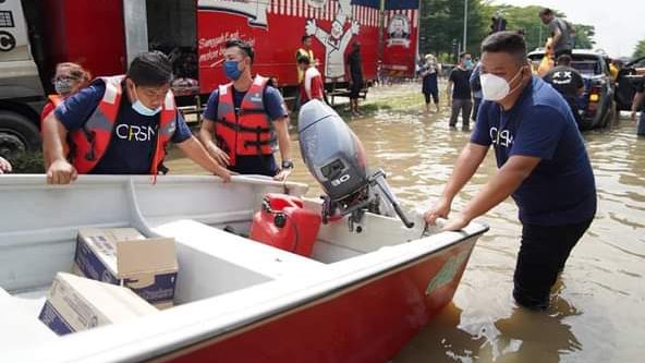 柔马青及马华志工团   17志工5船赴雪救灾