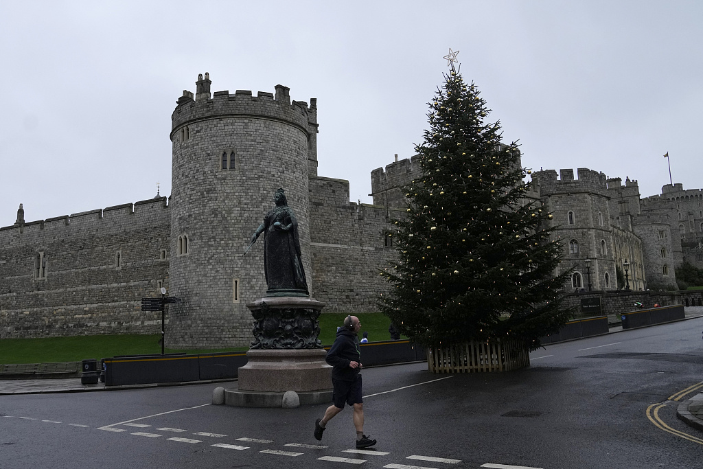 男子圣诞节闯英女王城堡被捕 手持弩爬围栏