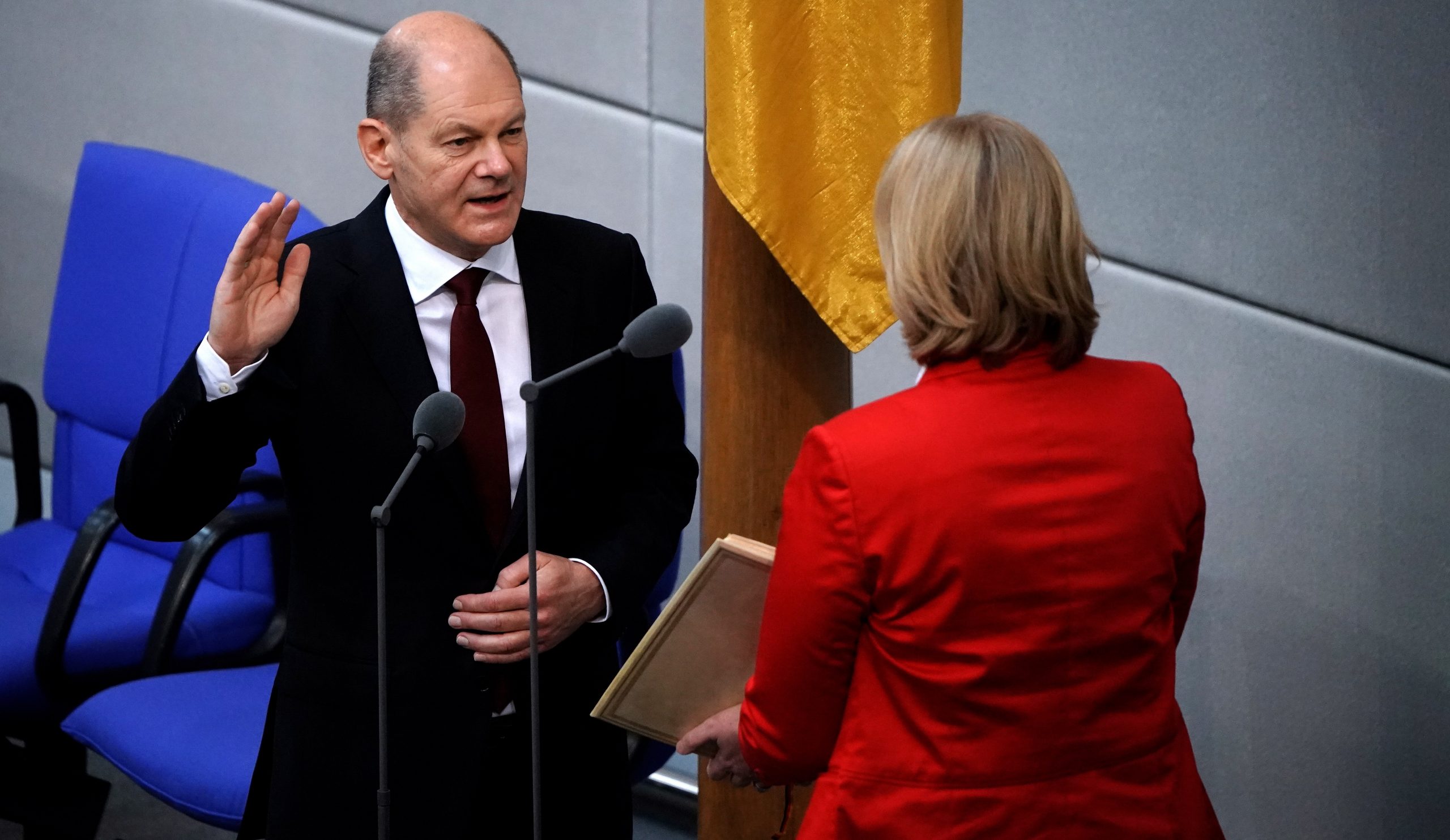 社民党人肖尔茨正式就任德国总理