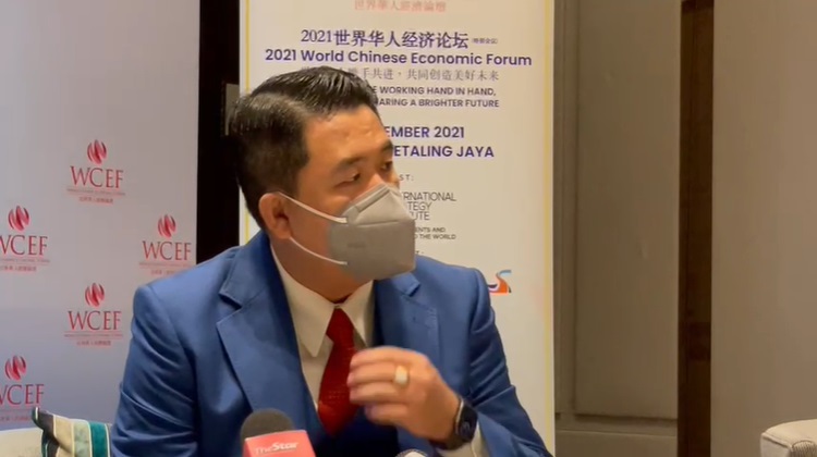 视频 | 邀纳吉为世界华人经济论坛开幕·主办方：他是否贪污非考量