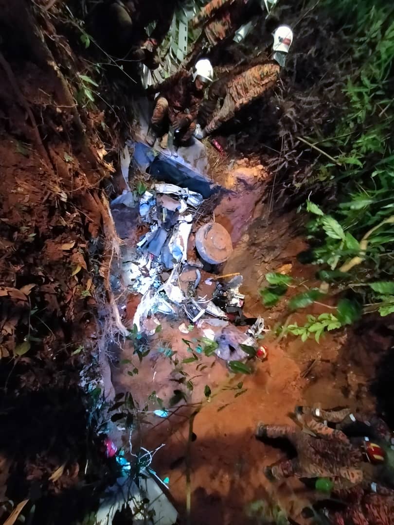 霹总警长：被土埋的罗里司机丧生 尚未能确定休旅车有多少人