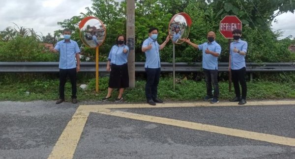 霹／杨祖强在喜州新村启动“危险路口装反射镜计划”