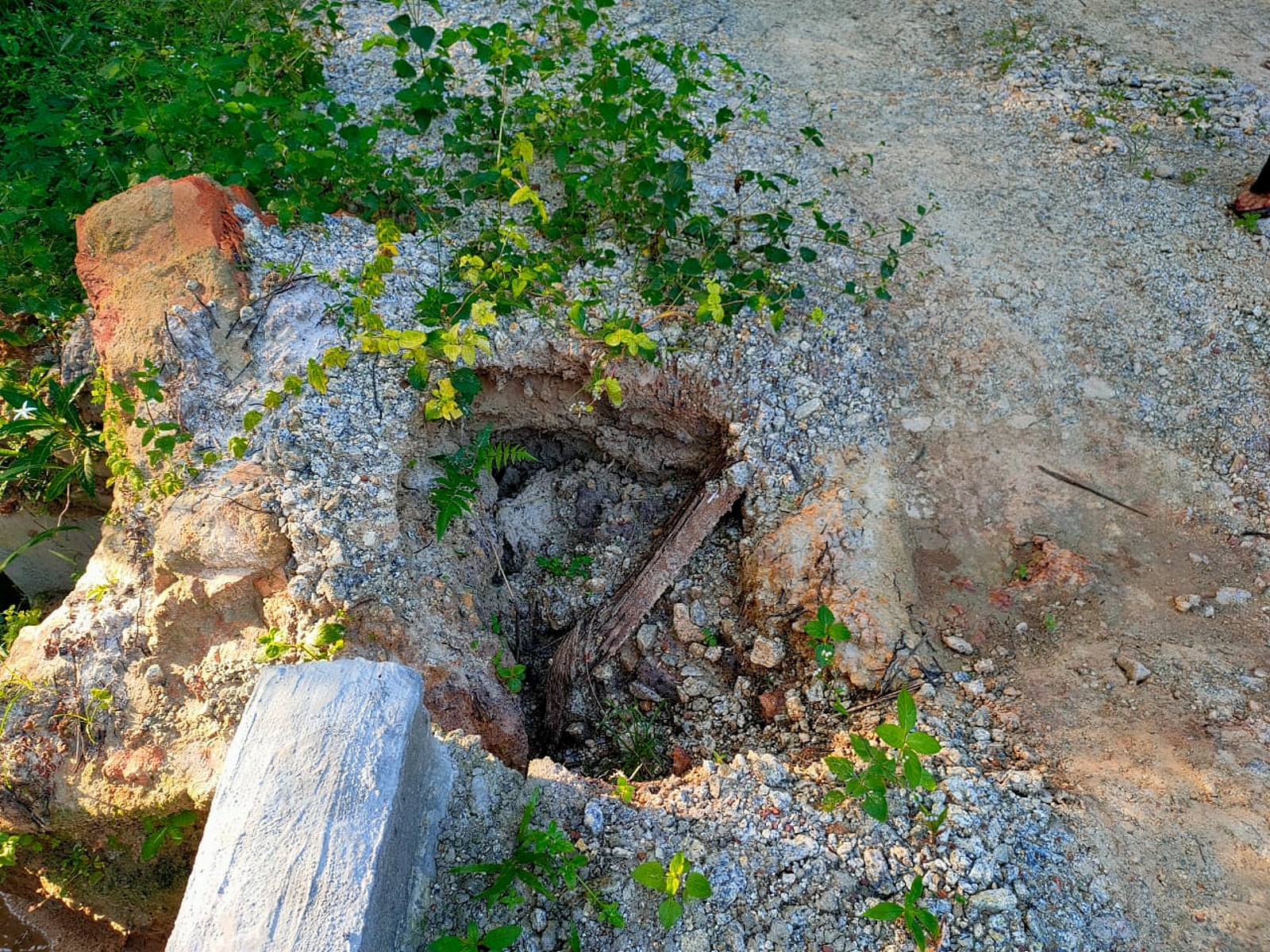 NS马口／榕吉通往瓜拉格赖油棕园道路，桥樑沙石流失现窟窿 