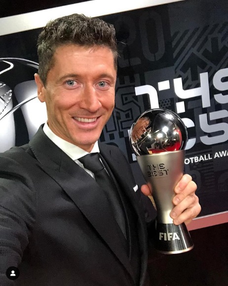 2021国际足联颁奖典礼  （莱万）蝉联最佳男球员