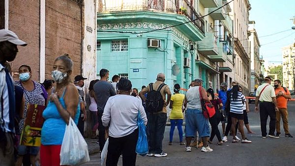 In Cuba, queuing for hours ‘just to be able to eat’