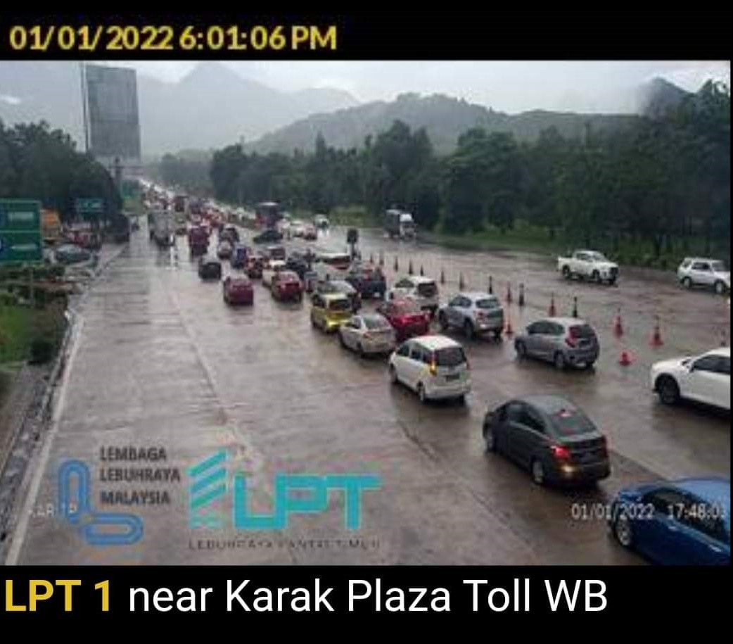 东：加叻大道靠近加叻收费站发生泥石沉淀，当局关闭前往吉隆坡方向的道路