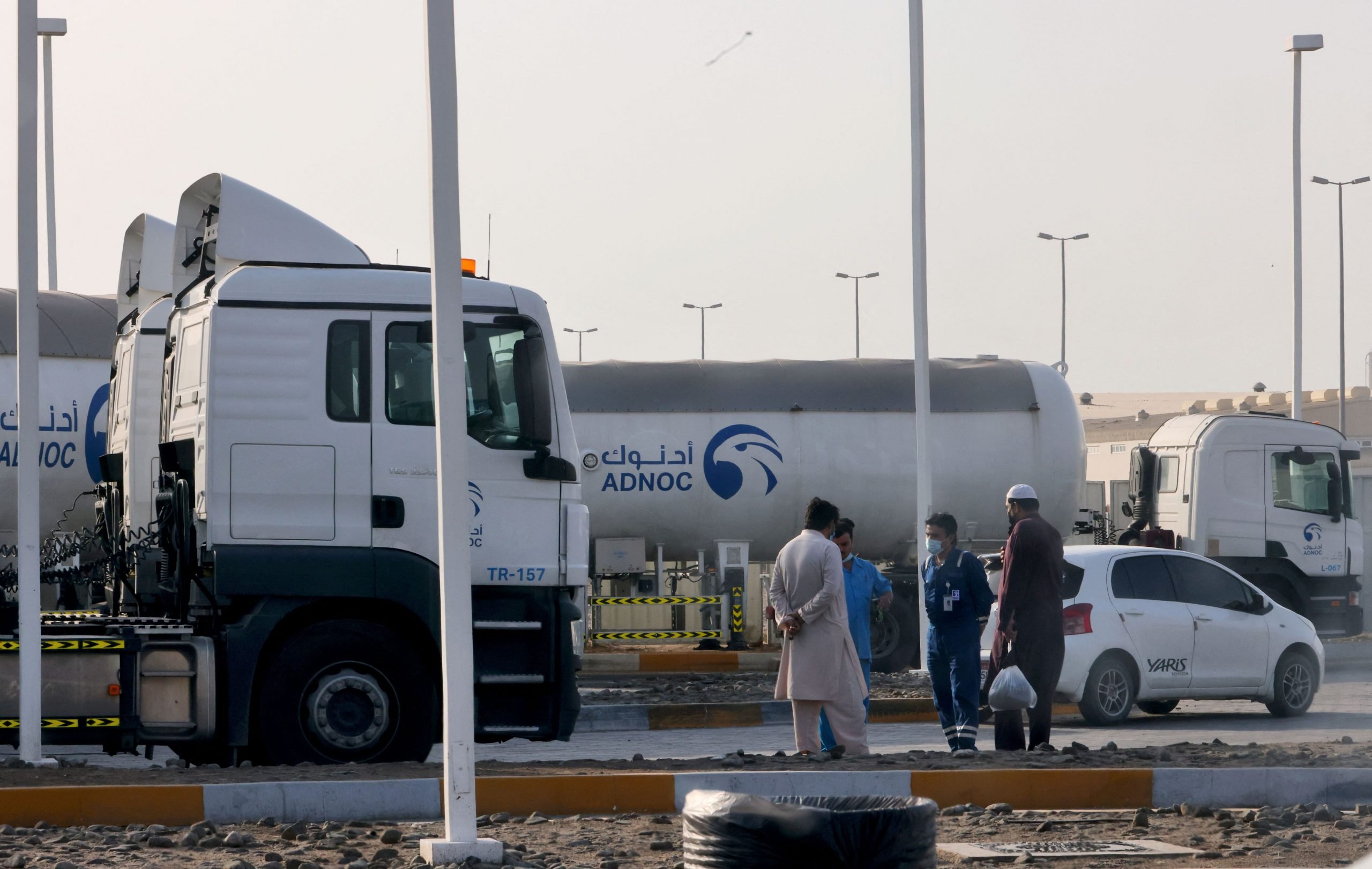 也门叛军袭油罐车酿3死 阿联酋扬言报复美批恐攻 