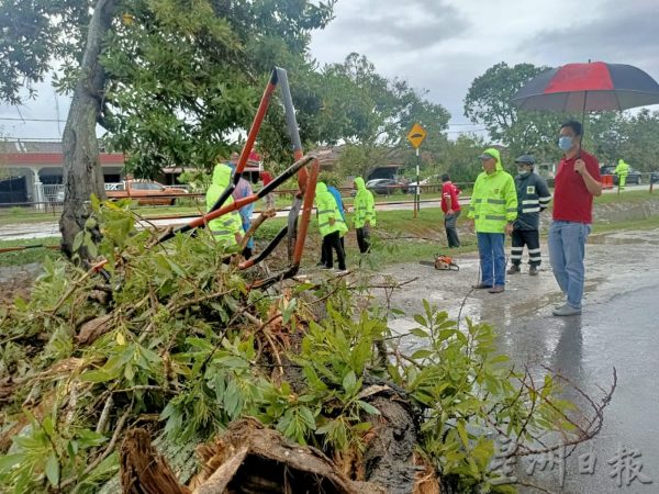 供FB／张聒翔：森州东部大雨或到3日，大家勿掉以轻心