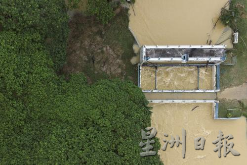 供fb：森大臣：不一定是警报器失灵，或许是雨声太大导致居民没听见警报声