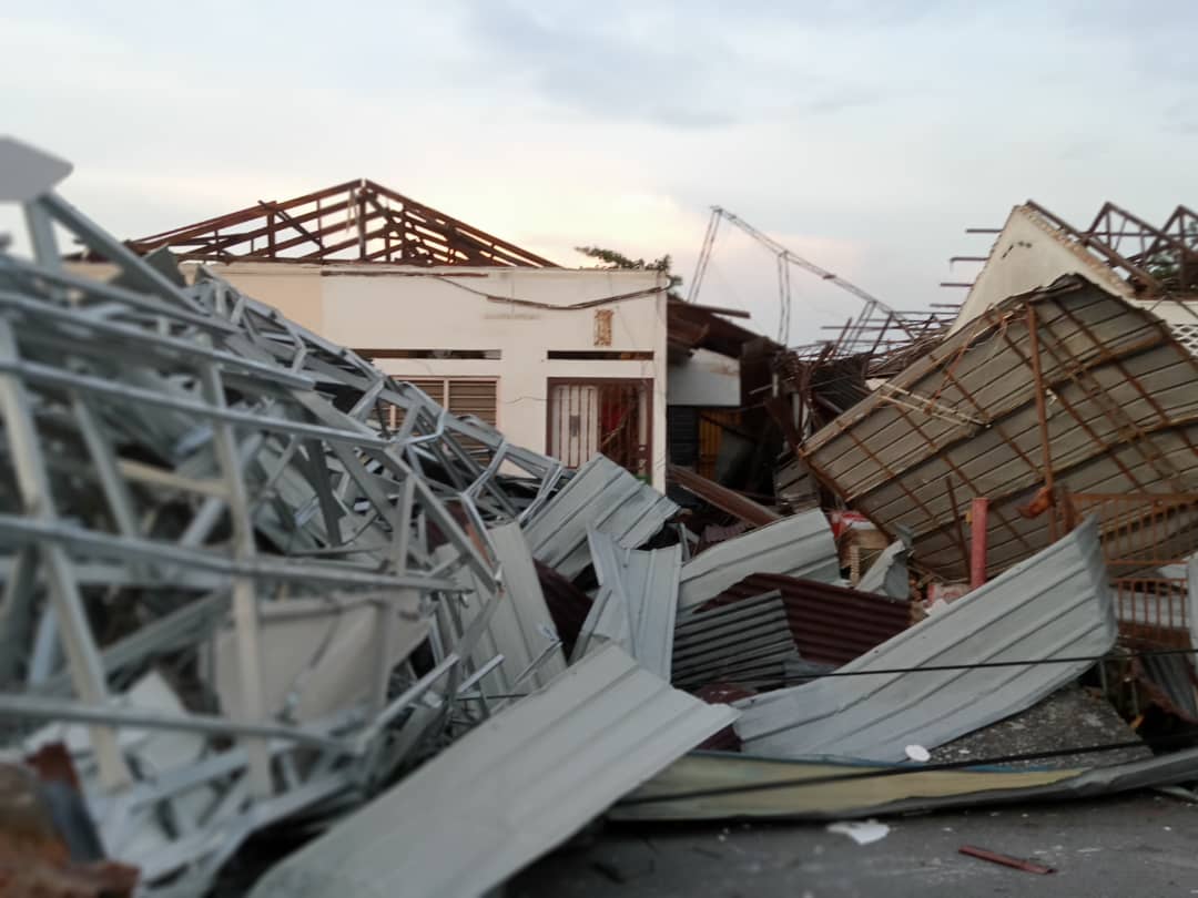 全国版／狂风吹袭斗华新村 数百间屋被破坏