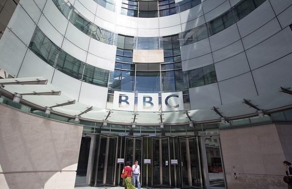 冻结BBC执照费两年 英政府被抨政治打击/ 主