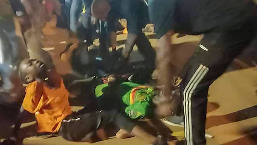 非洲杯球场踩踏意外    至少8死50伤