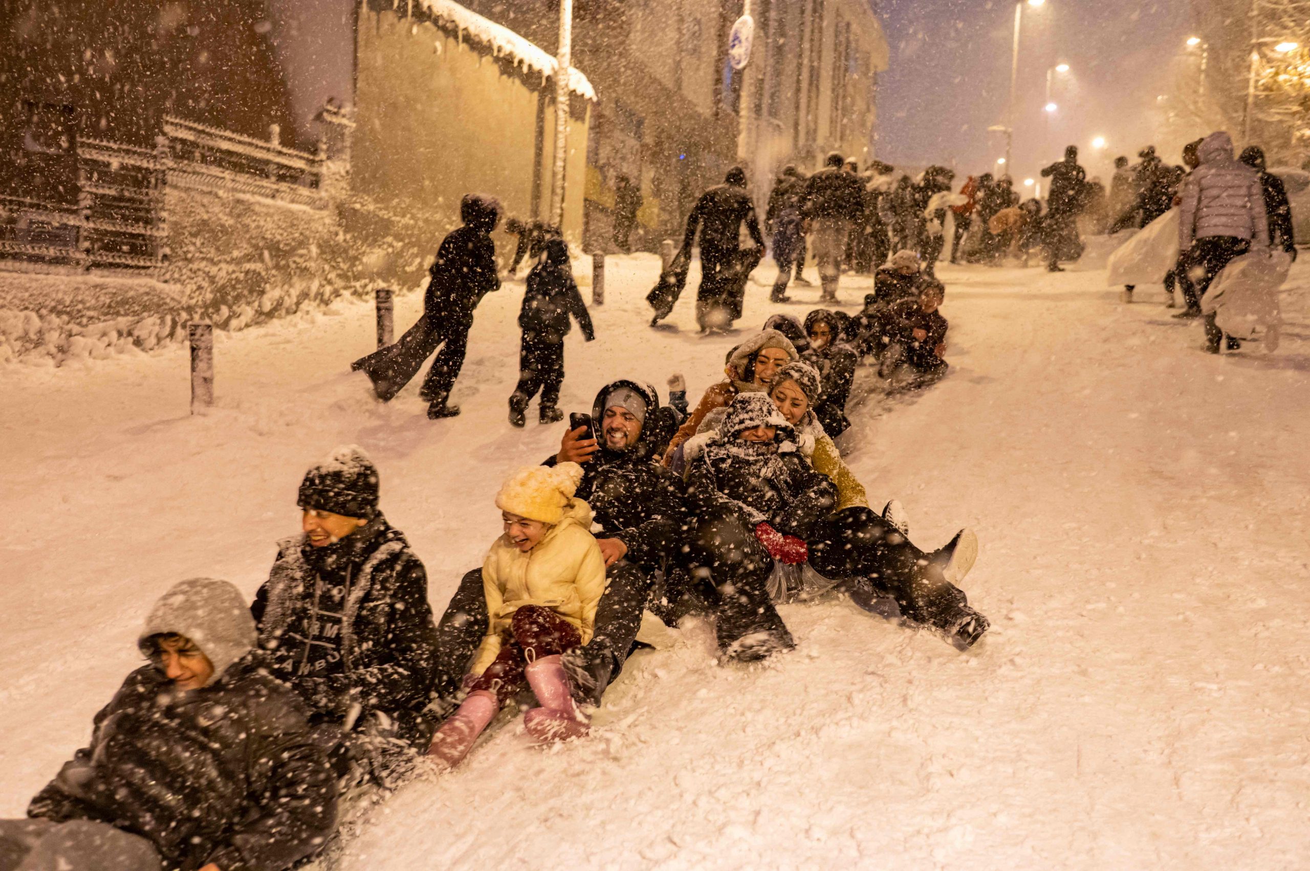 土耳其／暴雪来袭伊斯坦布尔机场续关闭 各地交通中断 