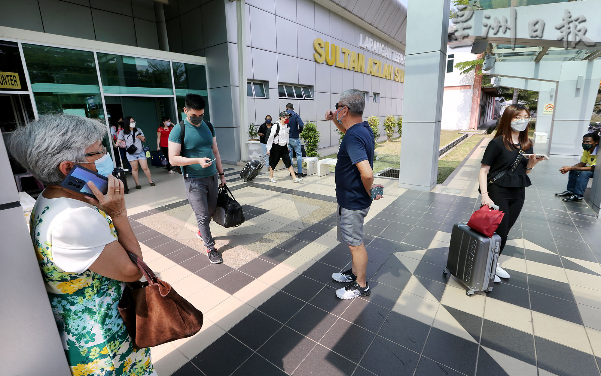 大霹雳时事焦点／机场火车站巴士站人头攒动 迎游子回乡热潮