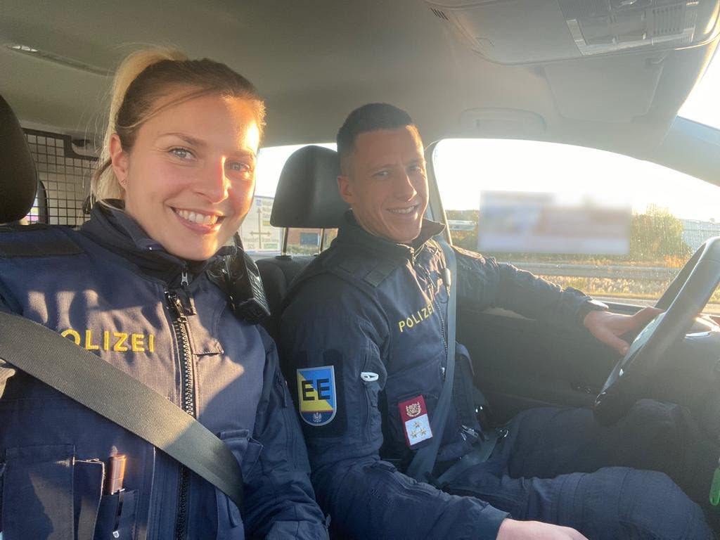 奥地利警察夫妻档赴加国度假 机上合力制止闹事乘客获嘉许