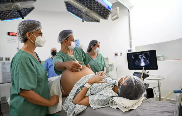 巴西28岁妇女自然怀孕生下五胞胎