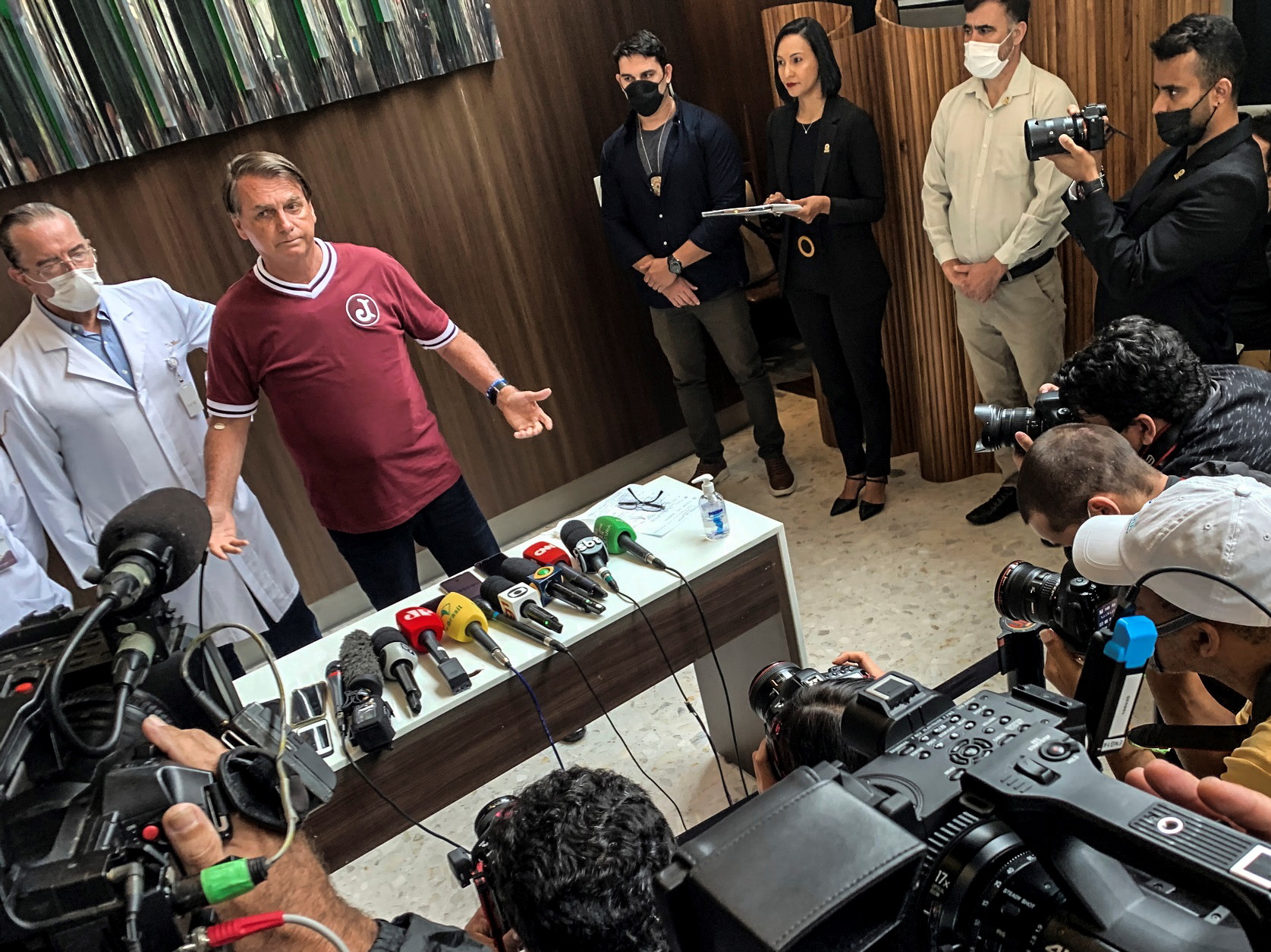  巴西总统紧急住院2天 原因竟是「没有嚼烂虾子」