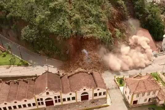 巴西／19世纪古厝 遭土石流摧毁