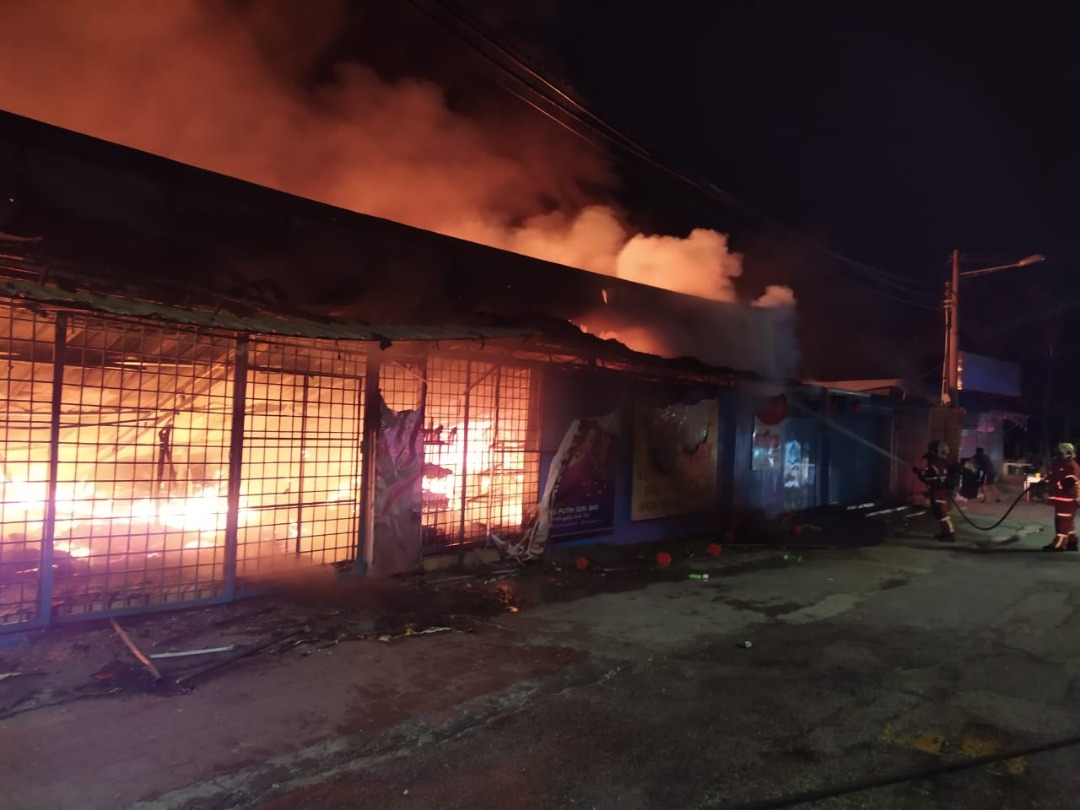 怡保文冬卡章布爹村火灾  1商店被烧毁90%