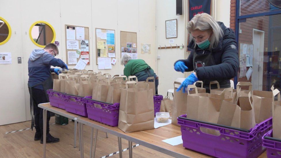 慈善机构收集超市剩食　免浪费供465人温饱