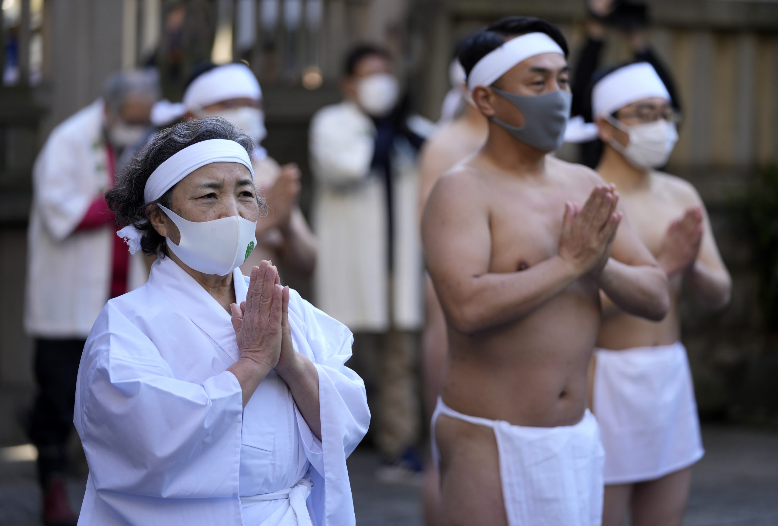 日本习俗迎新年泡冰浴　祈愿心灵净化去除厄运