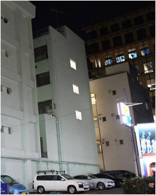 日本横滨“台球式”坠楼事故 人撞人坠楼共计4人受伤 