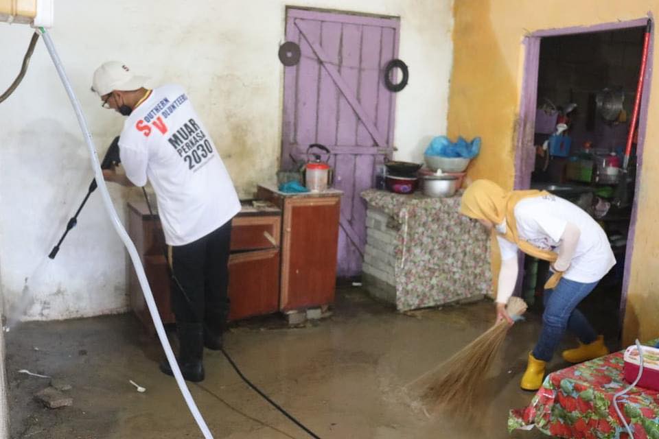 柔：新闻：柔王储：已指示南方志工  助水灾灾黎清理住家