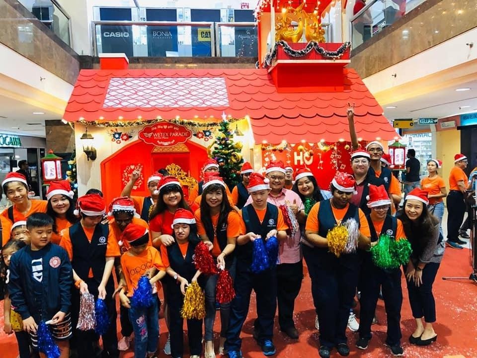 柔：新闻：麻坡同济会特殊儿童中心即日起义卖新春年货，为中心筹募基金