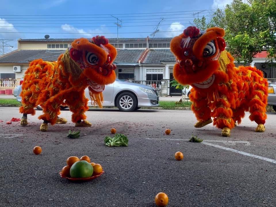 柔：版二头条：【特稿】：舞狮舞龙新年可采青是好消息，惟盼政府尽快公布详细SOP