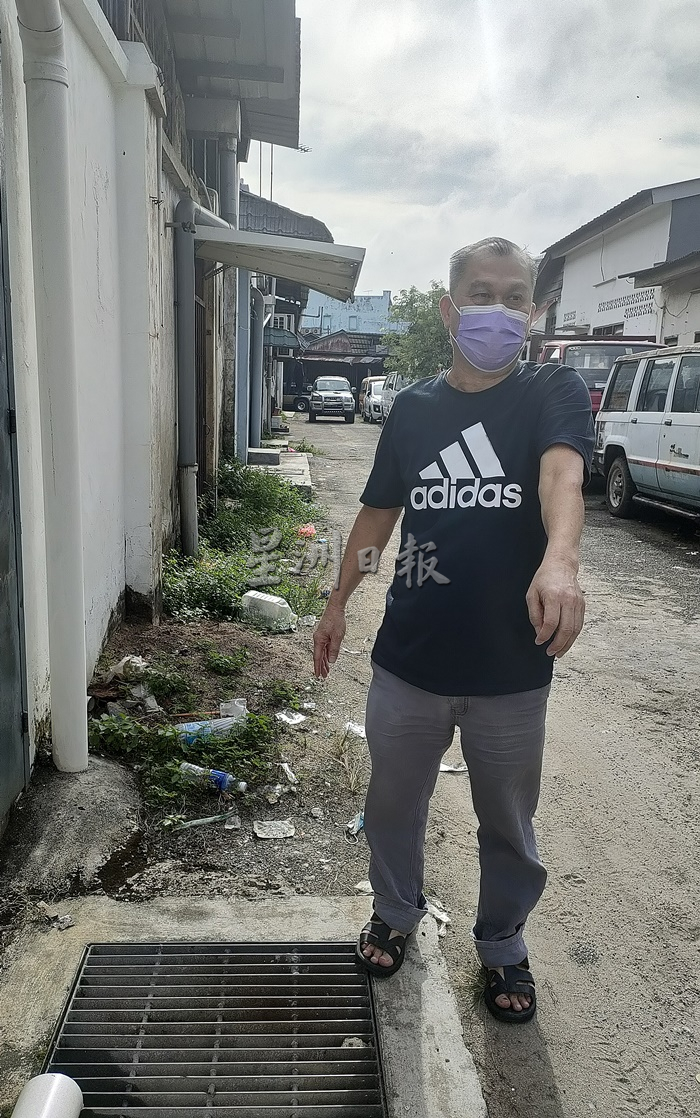 柔：版头之一：《民生特工队》古来大街一雨成灾，商家饱受水淹之苦