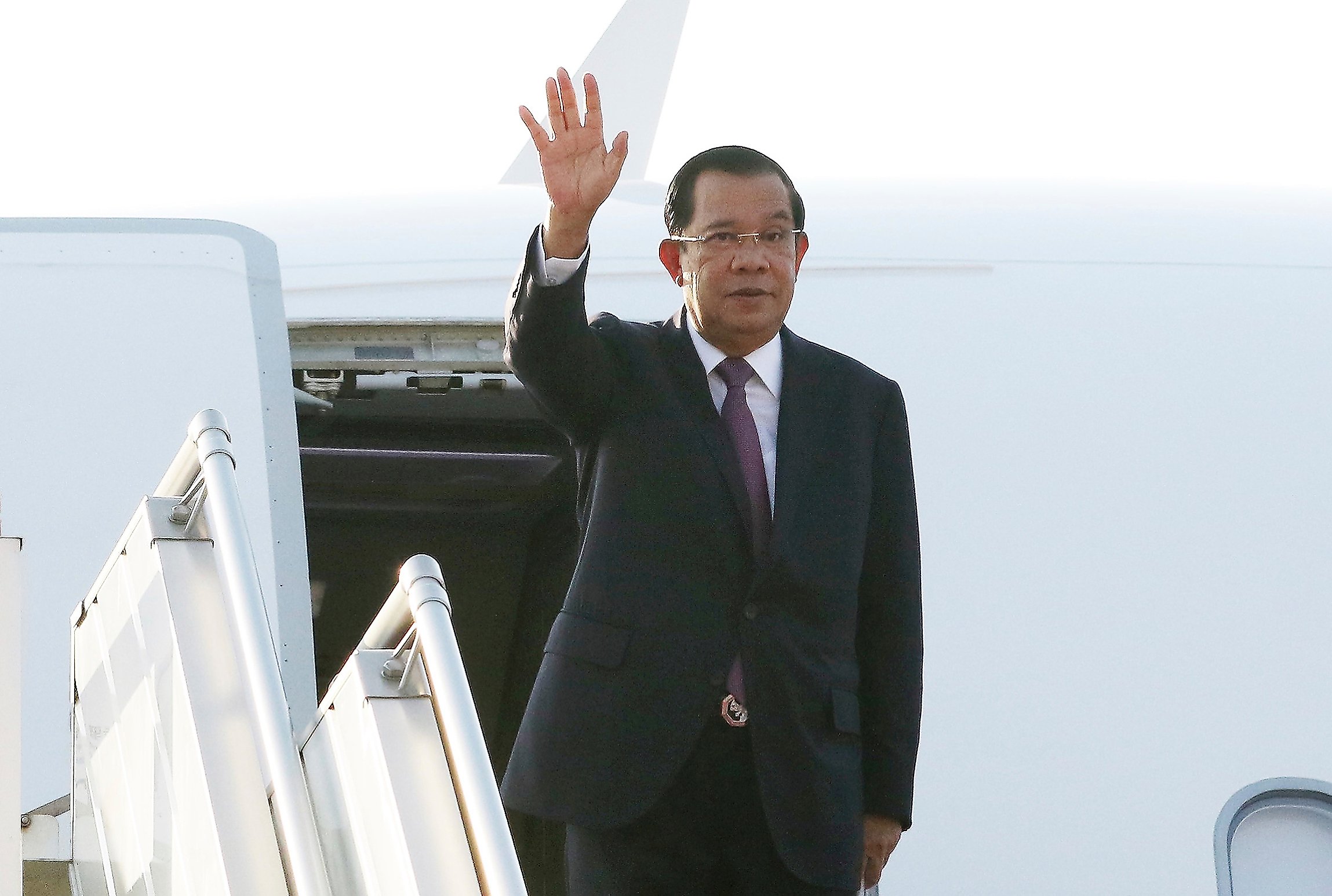 柬总理洪森抵缅甸与军政府会谈
