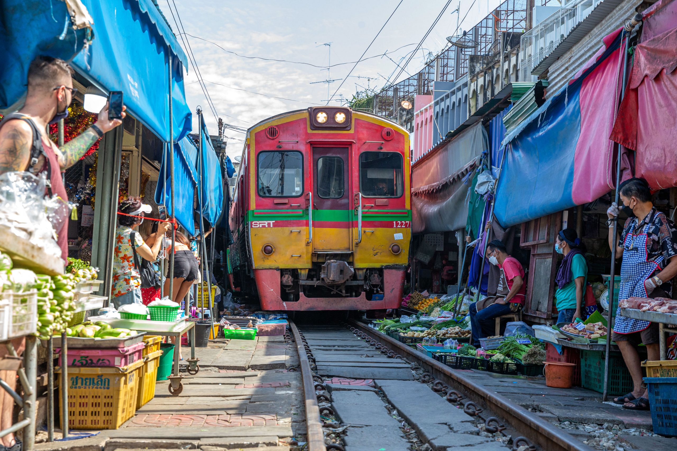 泰国美功铁道市场 疫下不再人山人海