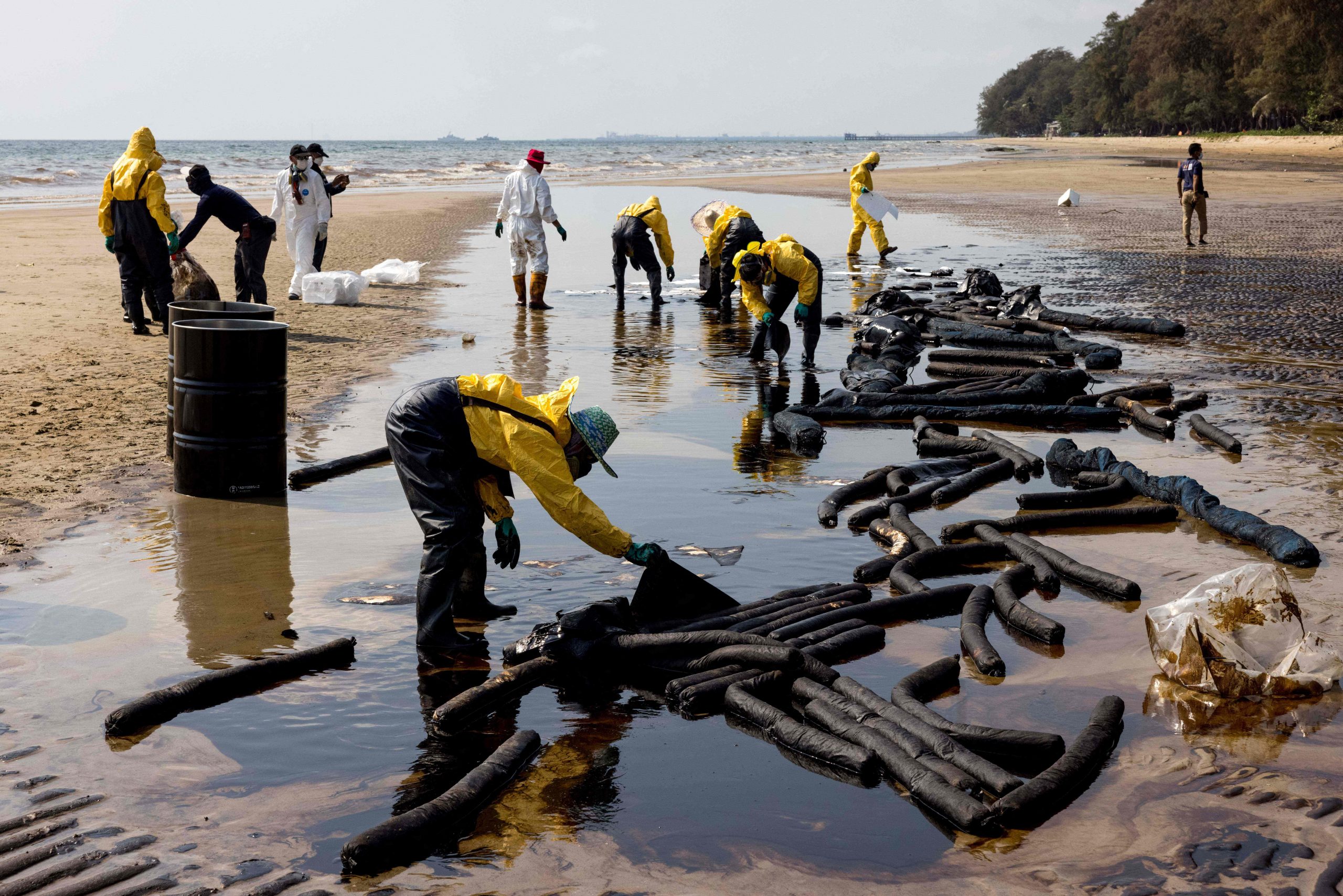 泰国／东部海底输油管泄漏　当局宣布进入紧急状态