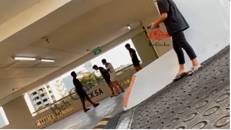 视频|三少年停车场内围殴另一名少年 网怒：打人者应严惩！