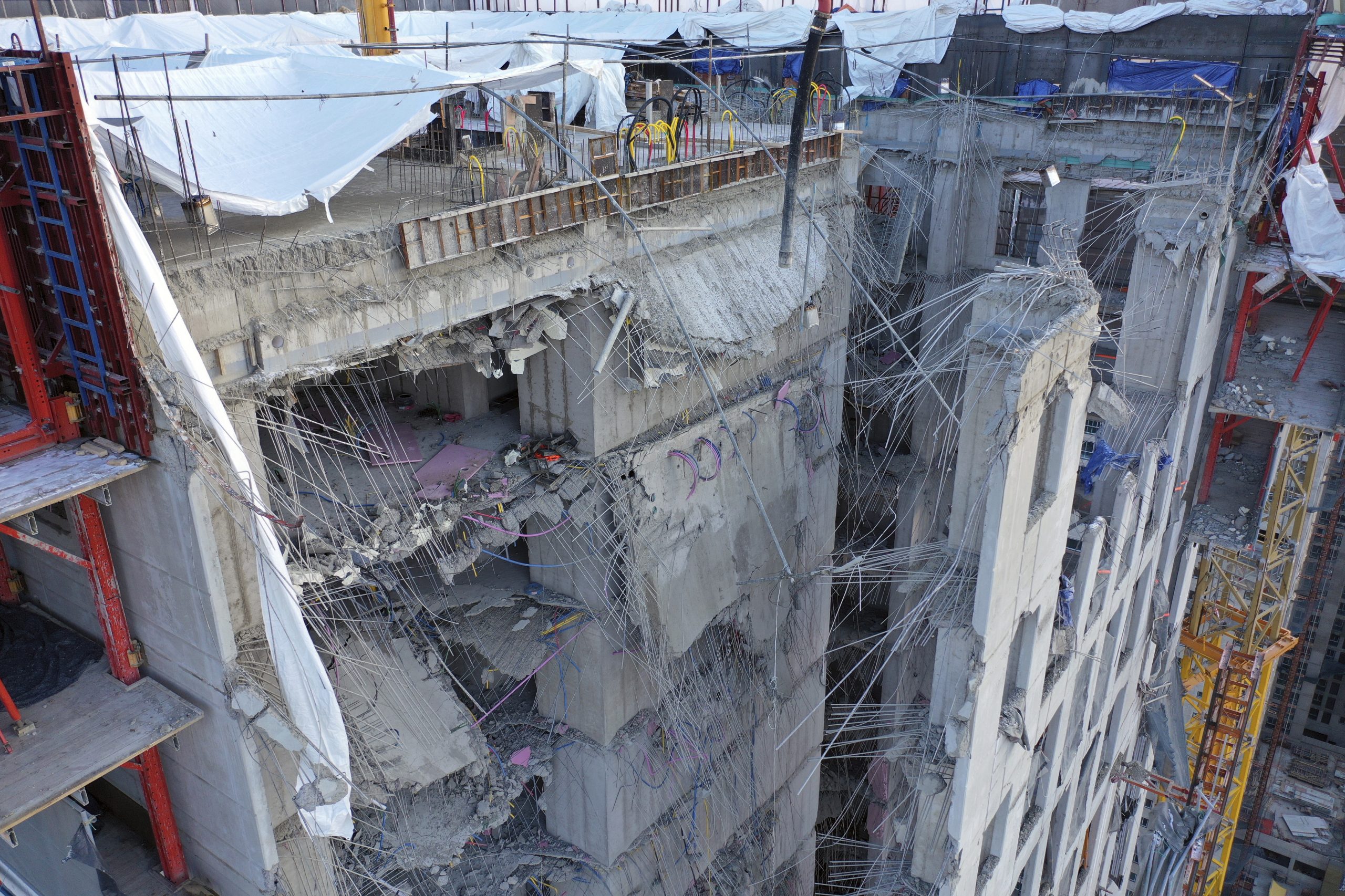 韩光州外墙坍塌楼承建商致歉 旗下施工项目被叫停