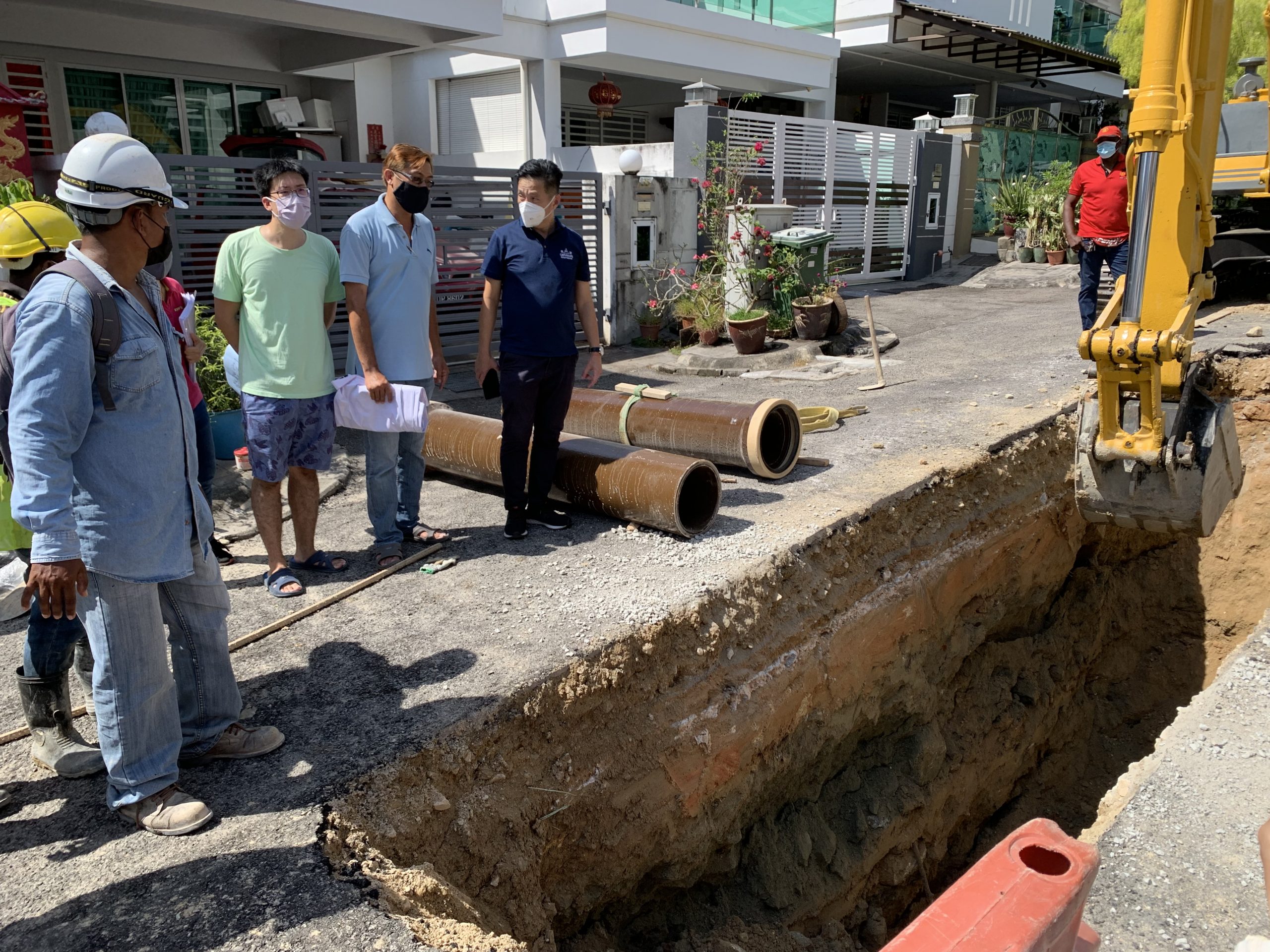 （大北马）新港樟格居民投诉家门前建排污水管