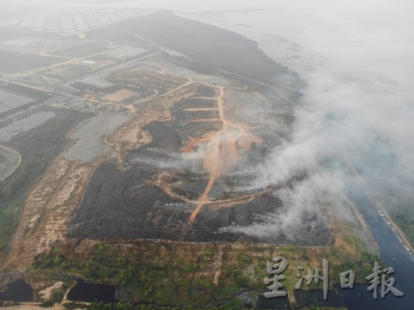 （大北马）浮罗布隆垃圾土埋场65%失火面积已被扑灭