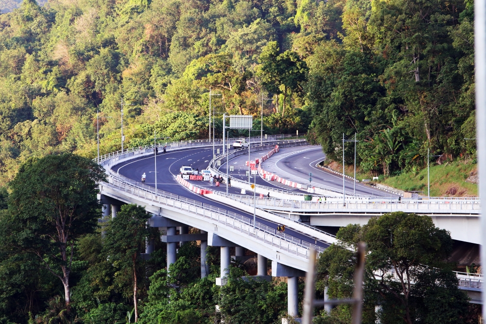 （大北马）米桶山路平行大道部分路段率先开放让300名民众晨走及骑行