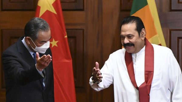 斯里兰卡负债累累  请求中国重组债务