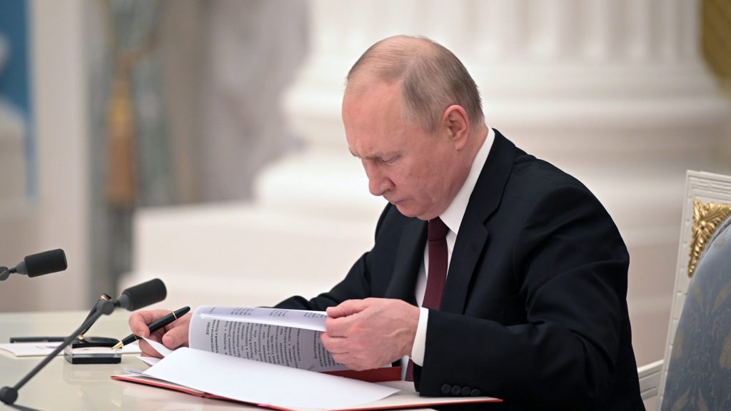 普京签署法令 承认乌2亲俄地区独立