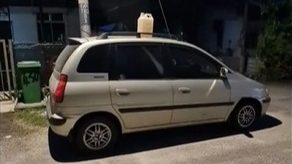 视频 | 邻居泊车在家门口劝不走！男怒放广告RM800“卖车”